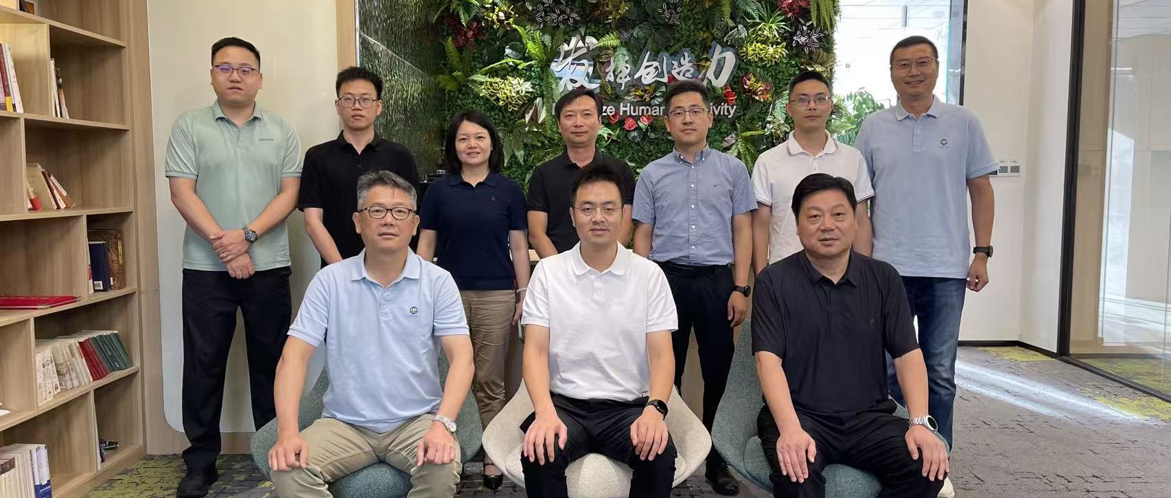 上虞区委常委阮程华一行莅临雅本化学调研指导